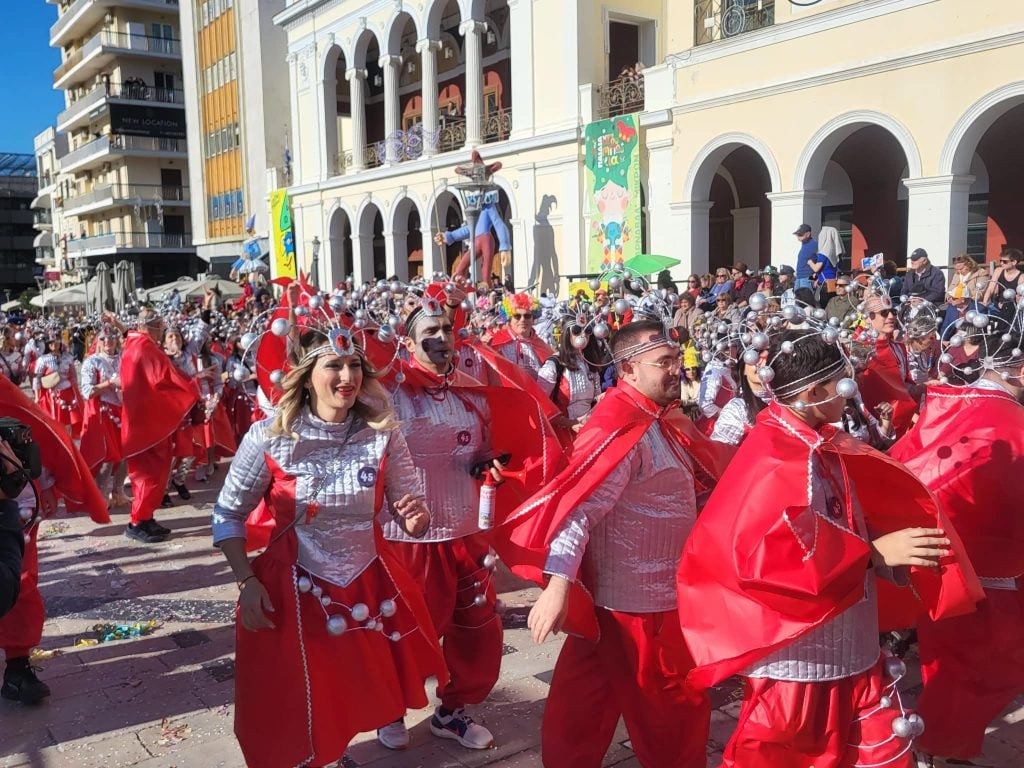 Η κορύφωση του Πατρινού Καρναβαλιού 2026: LIVE η Μεγάλη Παρέλαση (ΦΩΤΟ & ΒΙΝΤΕΟ)