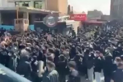 Νέες φοιτητικές, αντικυβερνητικές διαδηλώσεις σε πολλά πανεπιστήμια του Ιράν - Χιλιάδες ζητούν να φύγει ο Χαμενεΐ