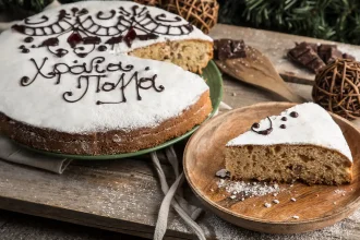 Οι εκπαιδευτικοί της Πάτρας κόβουν Βασιλόπιτα