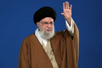 Προειδοποίηση από τον Αλί Χαμενεΐ: Μια αμερικανική επίθεση στο Ιράν θα πυροδοτούσε έναν περιφερειακό πόλεμο