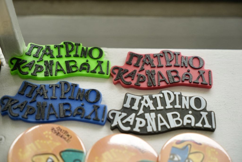 Aναμνηστικά του Πατρινού Καρναβαλιού στην πλατεία Τριών Συμμάχων