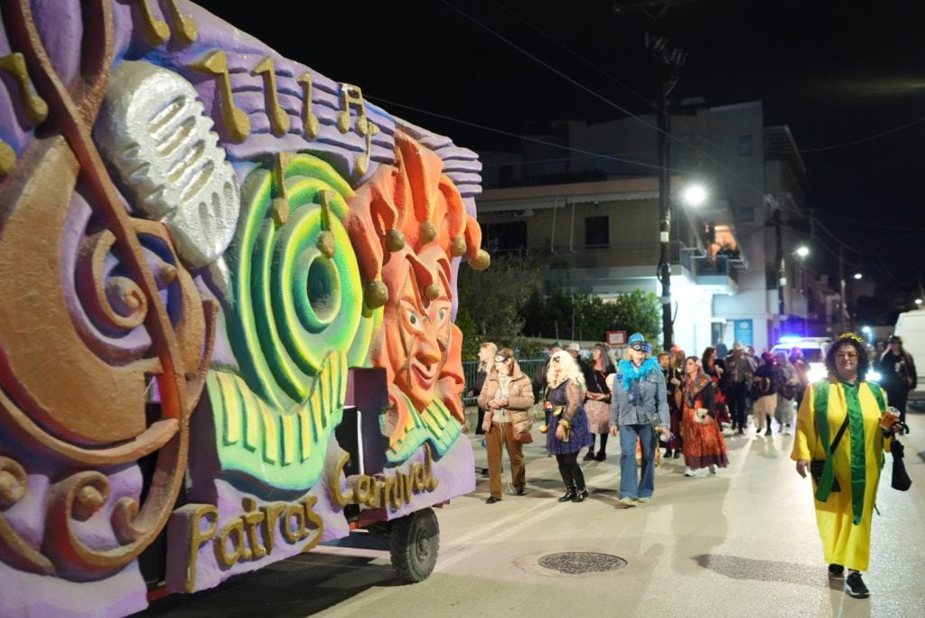 Παρέλασαν, γλέντησαν, χόρεψαν και Καρναβαλοπάντρεψαν τη Νύφη στο Νότιο Διαμέρισμα (ΦΩΤΟ)