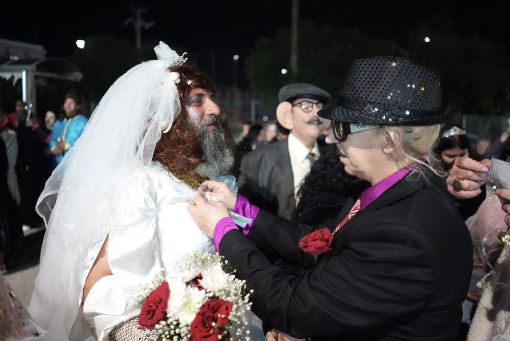Παρέλασαν, γλέντησαν, χόρεψαν και Καρναβαλοπάντρεψαν τη Νύφη στο Νότιο Διαμέρισμα (ΦΩΤΟ)