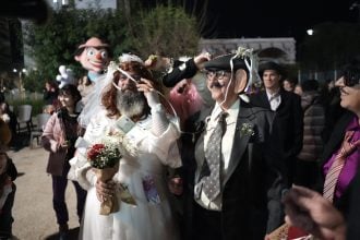 Παρέλασαν, γλέντησαν, χόρεψαν και Καρναβαλοπάντρεψαν τη Νύφη στο Νότιο Διαμέρισμα (ΦΩΤΟ)