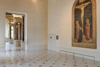 Αίθουσα του Μουσείου του Λούβρου με πίνακες του 15ου και του 16ου αιώνα, βρέθηκε πλημμυρισμένη