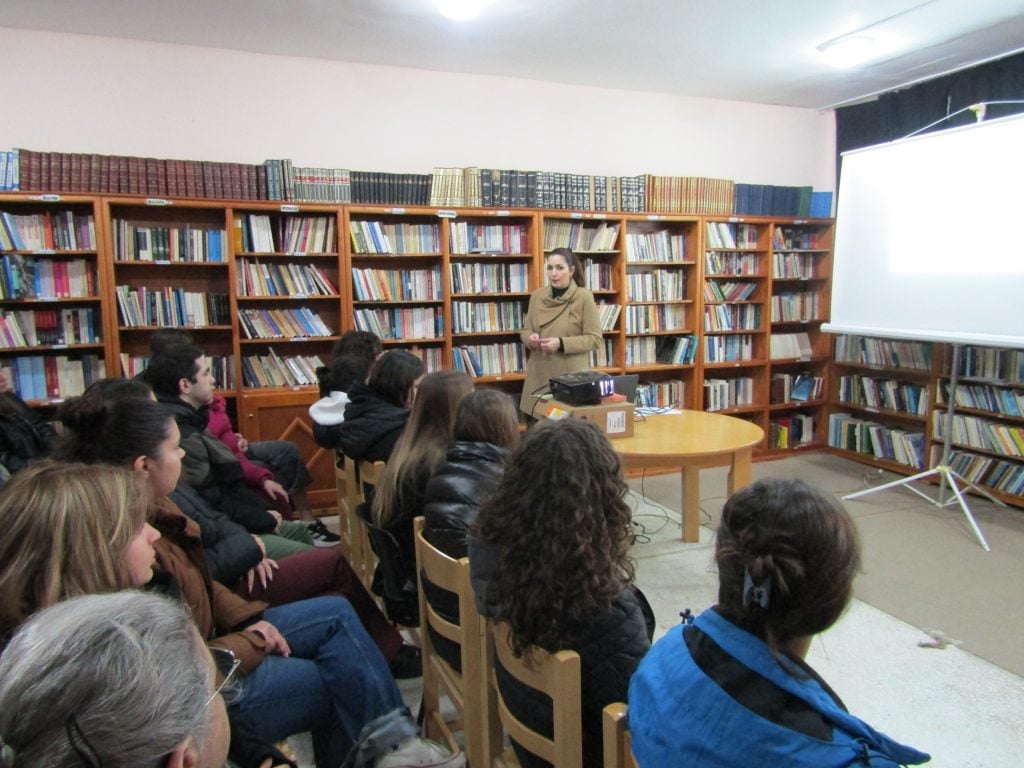 Μαθητές του 1ου ΓΕΛ Πατρών στο Σχολείο Δεύτερης Ευκαιρίας των φυλακών Αγ. Στεφάνου - ΦΩΤΟ