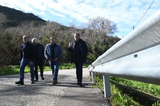 Περιοδεία του Δημάρχου Πατρέων σε περιοχές όπου τοποθετήθηκαν στηθαία ασφαλείας