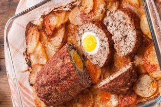 Χοιρινό ρολό γεμιστό με αβγά