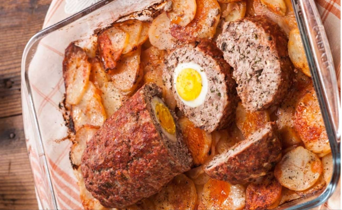 Χοιρινό ρολό γεμιστό με αβγά