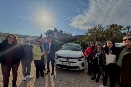 Δύο νέα οχήματα παραδόθηκαν στους εργαζόμενους στο «Βοήθεια στο Σπίτι» του Δήμου Δυτικής Αχαΐας