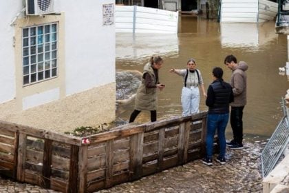 Ένας νεκρός από τις πλημμύρες στην Πορτογαλία – Ισχυρές βροχοπτώσεις και στην Ισπανία