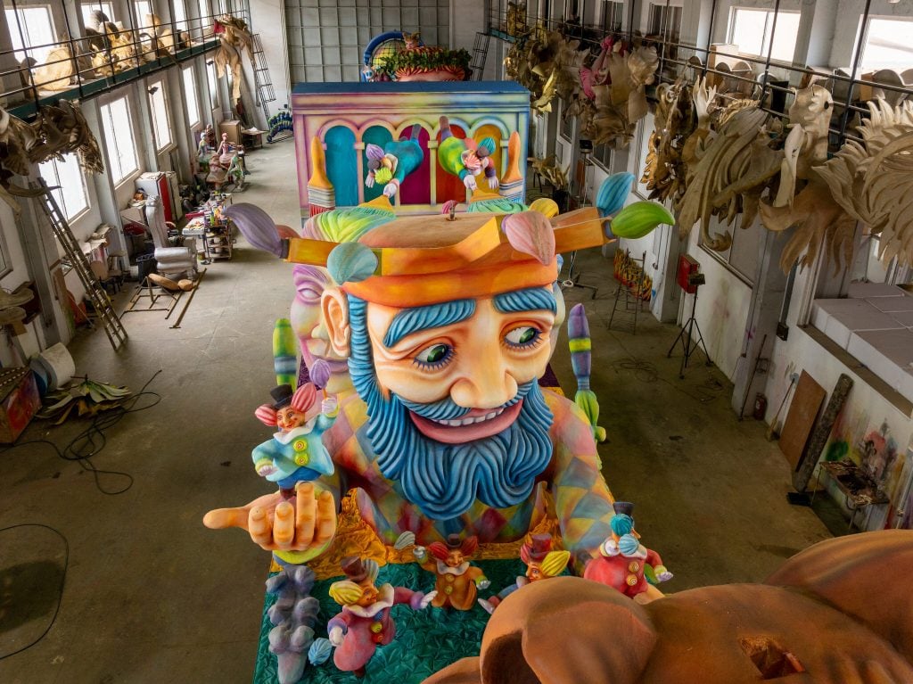 Πατρινό Καρναβάλι 2026: Ο Βασιλιάς «Διόνυσος» και τα άρματα που θα τον ακολουθήσουν (ΦΩΤΟ)