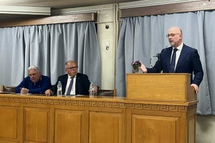 Τάκης Παπαδόπουλος στη σύσκεψη του ΟΕΒΕΣΝΑ: "Στηρίζουμε με πράξεις την μικρομεσαία και μικρή επιχειρηματικότητα"