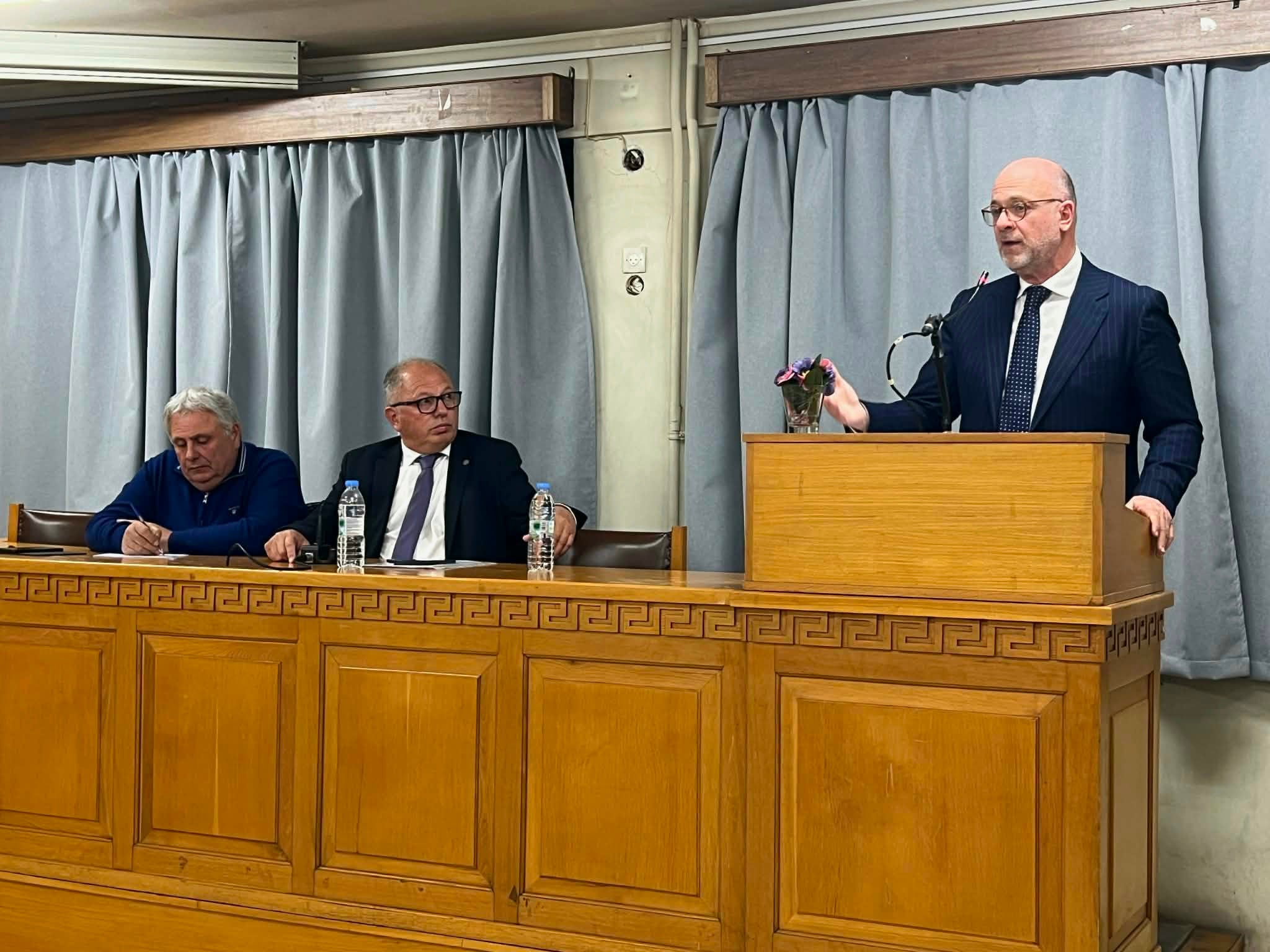 Τάκης Παπαδόπουλος στη σύσκεψη του ΟΕΒΕΣΝΑ: "Στηρίζουμε με πράξεις την μικρομεσαία και μικρή επιχειρηματικότητα"