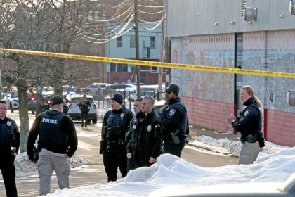 ΗΠΑ: Τρεις νεκροί από πυροβολισμούς σε γήπεδο χόκεϊ στο Ρόουντ Άιλαντ