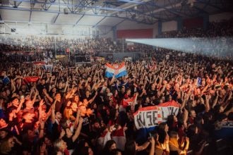 Ναζιστικοί χαιρετισμοί σε συναυλίες Κροάτη τραγουδιστή στη Βοσνία – Έρευνα από τις Αρχές