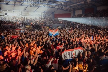 Ναζιστικοί χαιρετισμοί σε συναυλίες Κροάτη τραγουδιστή στη Βοσνία – Έρευνα από τις Αρχές