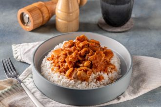 Σουπιές κρασάτες με ρύζι