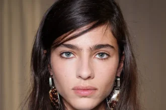 Γιατί η tubing mascara έχει γίνει η νέα εμμονή μας στο καθημερινό μακιγιάζ