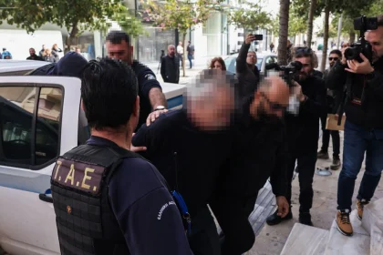 Πήρε προθεσμία για την Τρίτη ο 64χρονος που μαχαίρωσε θανάσιμα τον 67χρονο αδερφό του στη Βιάννο