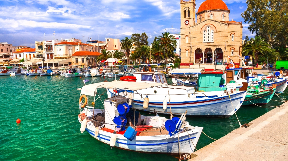 Ακατάλληλο το νερό της Αίγινας: Σε απόγνωση οι κάτοικοι, «ζεσταίνουμε εμφιαλωμένα νερά για να πλενόμαστε», βίντεο