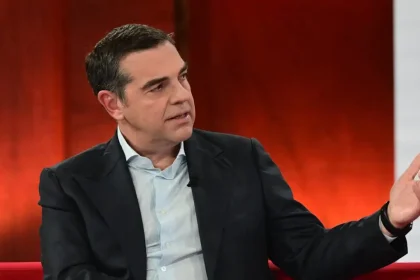 Αλέξης Τσίπρας: Να αγοράσει η Βουλή τις φωτογραφίες από την εκτέλεση της Καισαριανής