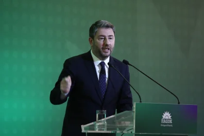 Ζήτησε ενότητα ο Ανδρουλάκης στη συνεδρίαση της ΚΟΕΣ: Το ΠΑΣΟΚ υπάρχει εκεί που το ψηφίζει ο ελληνικός λαός