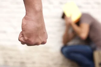 Πάτρα: Συνελήφθησαν ανήλικοι που επιτέθηκαν σε συμμαθητή τους έξω από σχολείο