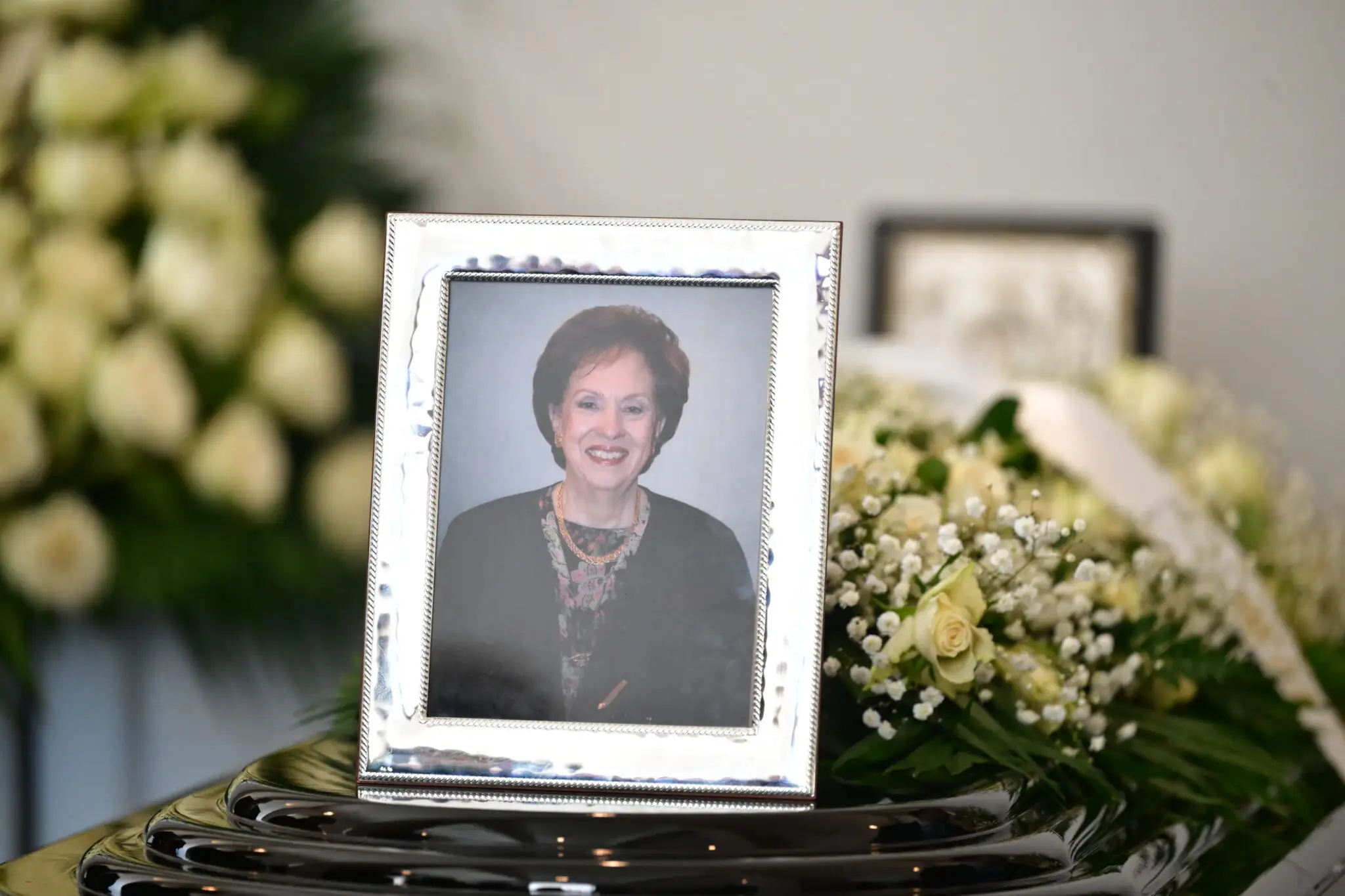 Άννα Ψαρούδα – Μπενάκη: Θλίψη στην κηδεία της στο Α’ Νεκροταφείο