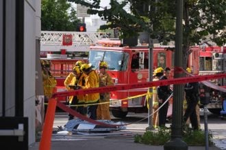 Λος Άντζελες: Αυτοκίνητο παρέσυρε ποδηλάτη και εισέβαλε σε σούπερ μάρκετ – Τρεις νεκροί και έξι τραυματίες