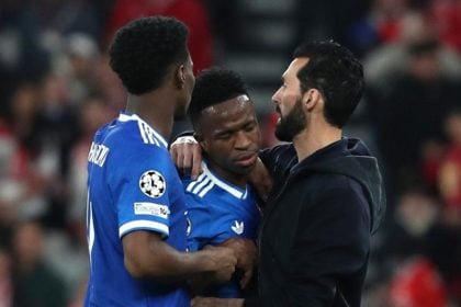 Ο Αρμπελόα και η Ρεάλ στο πλευρό του Βινίσιους: «Όποτε μας πει, φεύγουμε από το γήπεδο»!