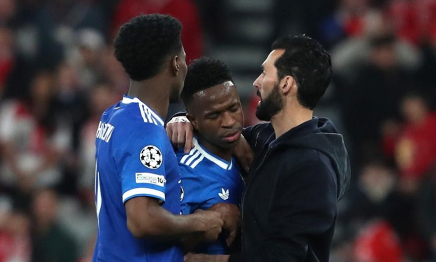 Ο Αρμπελόα και η Ρεάλ στο πλευρό του Βινίσιους: «Όποτε μας πει, φεύγουμε από το γήπεδο»!