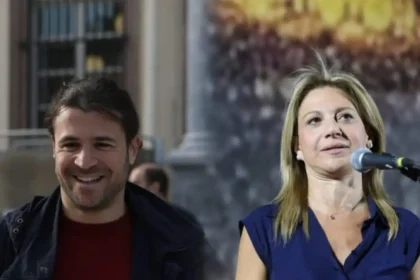 Πυρά Ιάσονα Αποστολόπουλου κατά Μαρίας Καρυστιανού για την τραγωδία στη Χίο: «Είναι τα παιδιά εισβολείς;»