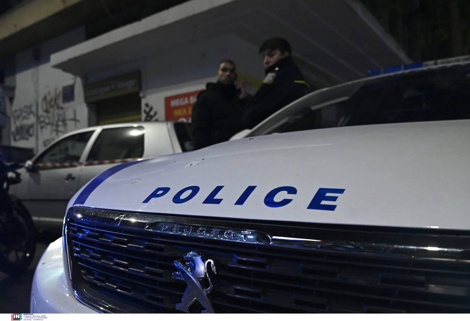 Συμπλοκή έξω από εστιατόριο έπειτα από τροχαίο – Πετούσαν τραπέζια και καρέκλες μπροστά σε θαμώνες