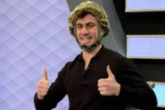 Ο Φειδίας φόρεσε στρατιωτικό κράνος και ανακοίνωσε την υποψηφιότητά του στις κυπριακές εκλογές