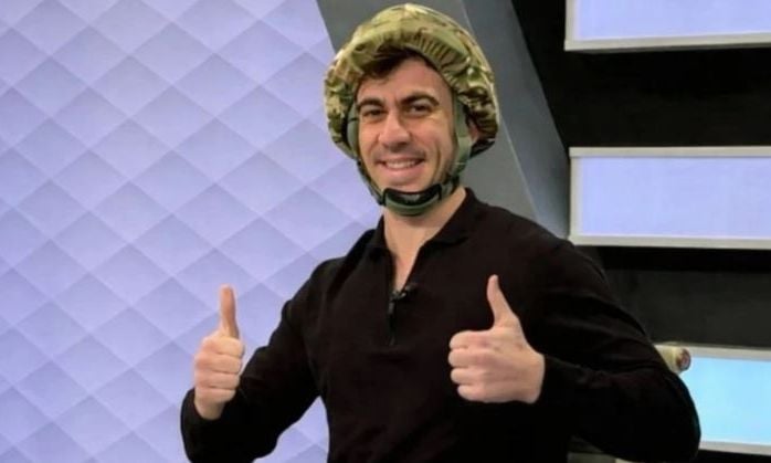 Ο Φειδίας φόρεσε στρατιωτικό κράνος και ανακοίνωσε την υποψηφιότητά του στις κυπριακές εκλογές