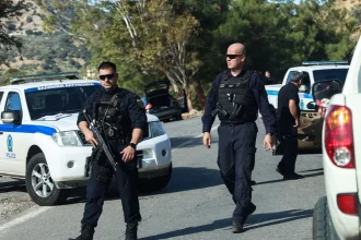 Βαρύς οπλισμός και εκρηκτικά υλικά βρέθηκαν σε παλιό μαντρί κοντά στα Βορίζια - Ερευνάται αν έχουν σχέση με το μακελειό της 1ης Νοεμβρίου