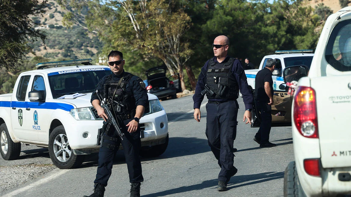 Βαρύς οπλισμός και εκρηκτικά υλικά βρέθηκαν σε παλιό μαντρί κοντά στα Βορίζια - Ερευνάται αν έχουν σχέση με το μακελειό της 1ης Νοεμβρίου