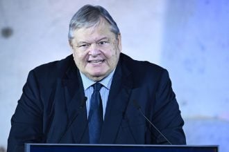 Βενιζέλος: «Η κοινωνία αξιώνει, και ορθά, να αλλάξει ριζικά το άρθρο 86»