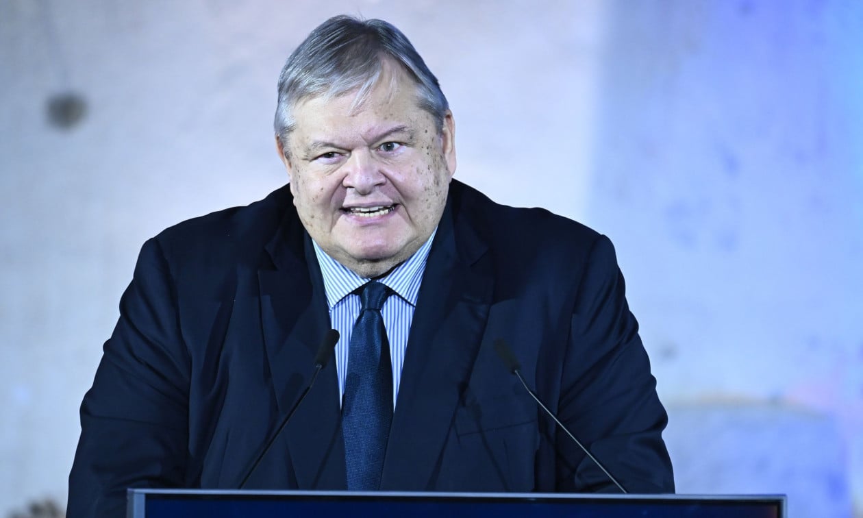 Βενιζέλος: «Η κοινωνία αξιώνει, και ορθά, να αλλάξει ριζικά το άρθρο 86»