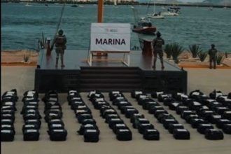 Ειρηνικός: Τόνους κοκαΐνης κατέσχεσαν ΗΠΑ και Μεξικό σε κοινή επιχείρηση – Πώς εντοπίστηκε το πλοίο με τα 188 δέματα