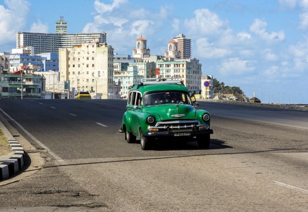 Κούβα: Ο βασικός πυλώνας της οικονομίας της καταρρέει