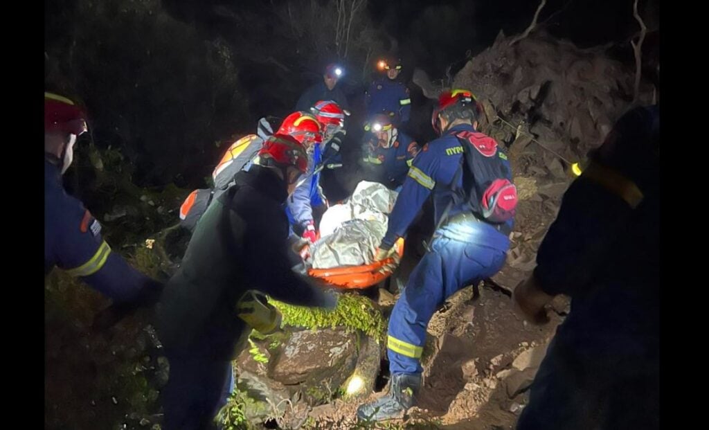 Περίεργο δυστύχημα: Αυτοκίνητο έπεσε σε γκρεμό 300 μέτρων - Γυμνή και ακέφαλη η σορός του οδηγού