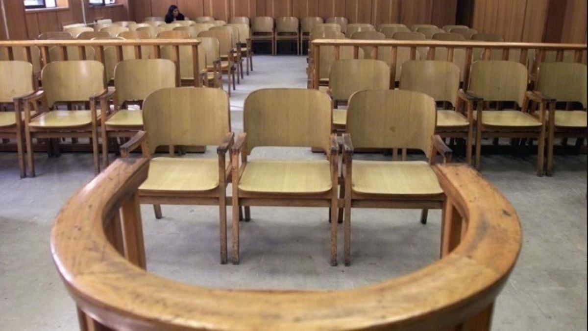 Ένοχη η 57χρονη που δάγκωσε και έκοψε κομμάτι από το αυτί του συντρόφου της