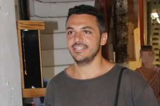 Εκτός «J2US» ο Κώστας Δόξας μετά την καταδίκη του για ενδοοικογενειακή βία