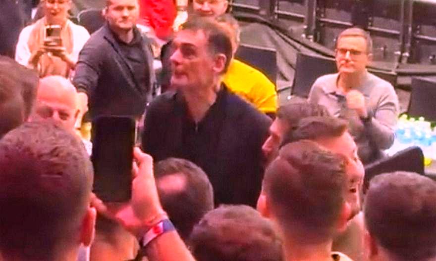 Πρόστιμο από την Euroleague στον Γιώργο Μπαρτζώκα για το επεισόδιο με τον οπαδό του Παναθηναϊκού στο Ντουμπάι