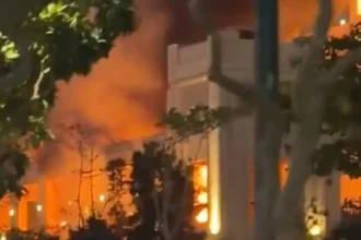 Φωτιά σε πολυτελές ξενοδοχείο του Ντουμπάι μετά από ιρανική πυραυλική επίθεση