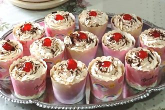 Γλυκάκια με κρέμα σοκολάτα, σαβαγιάρ και σαντιγί