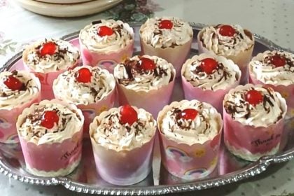 Γλυκάκια με κρέμα σοκολάτα, σαβαγιάρ και σαντιγί