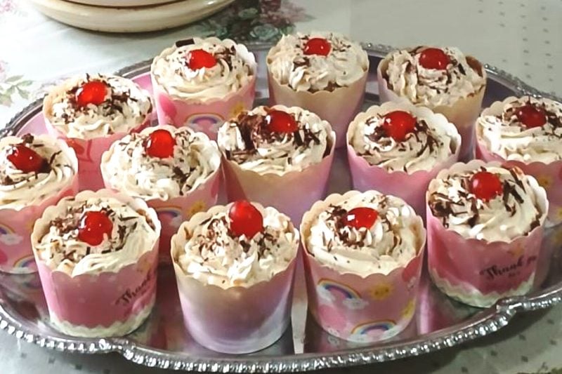 Γλυκάκια με κρέμα σοκολάτα, σαβαγιάρ και σαντιγί